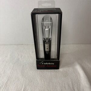 New Rabbit Wine Super Aerator Dripless Pour Spout  Black Silver Never Opened